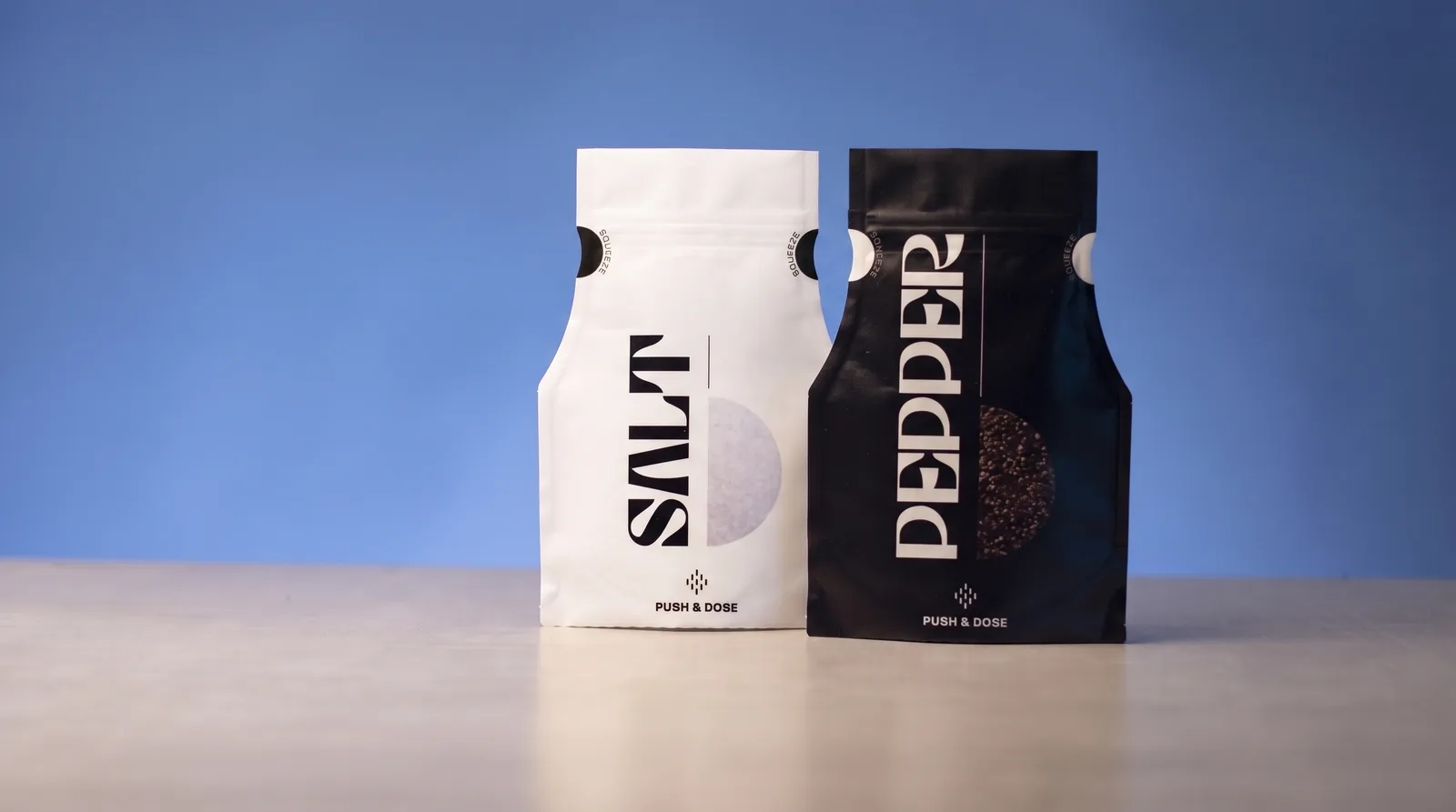 Salt and pepper pouches with Push&Dose top